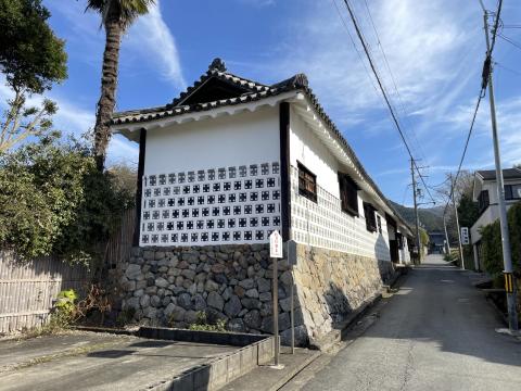植村家長屋門