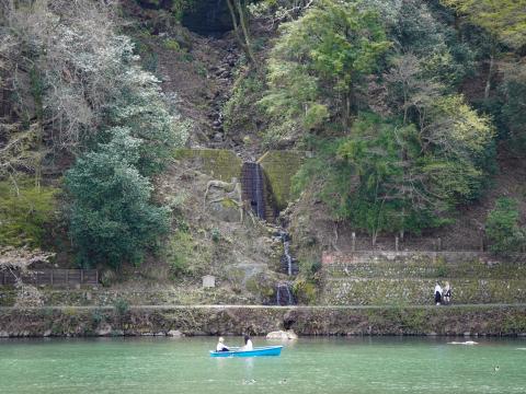 戸無瀬の滝