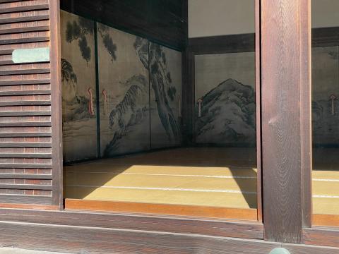 虎の間