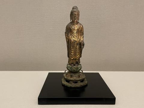 如来立像