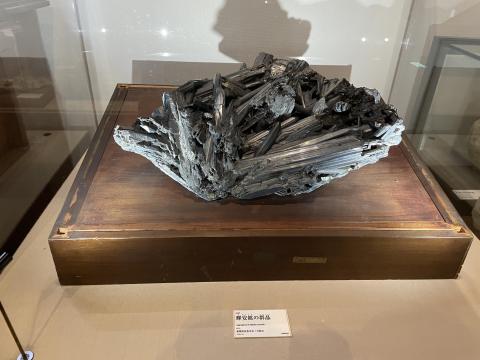 輝安鉱の群晶