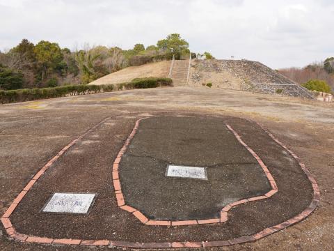 ナガレ山古墳前方部から後円部