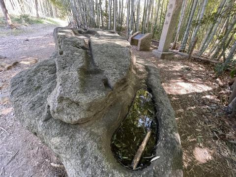 酒船石
