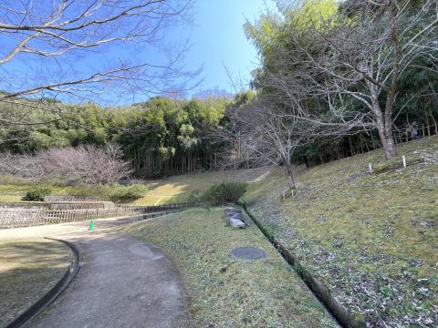 亀形石造物