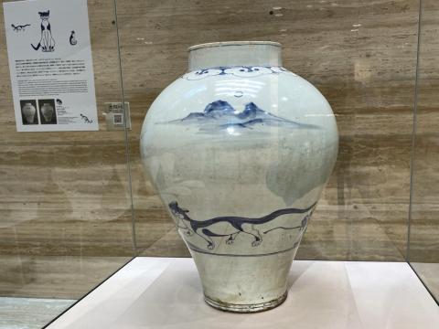 青花虎鵲文壺