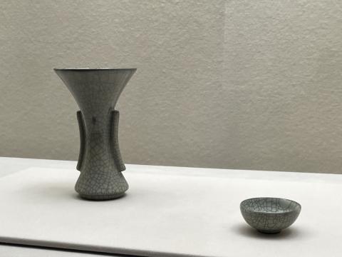 青磁管耳瓶と青磁杯