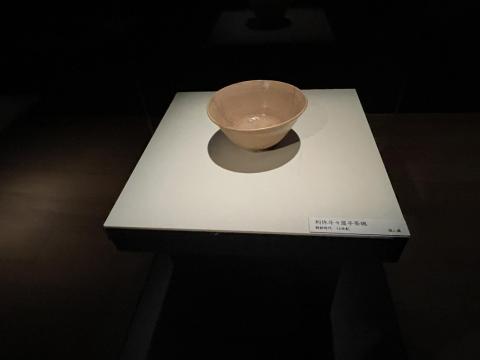 利休斗々屋手茶碗
