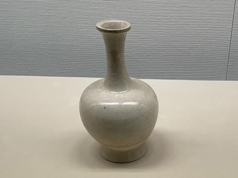 白磁長頸瓶