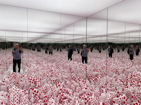Infinity Mirror Room-Phalli’s Field