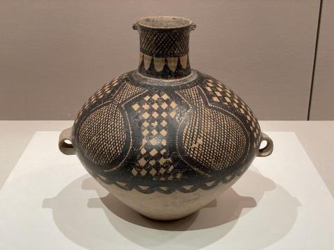 彩陶双耳壺