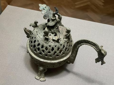 青銅人物鳳凰飾龍把香炉