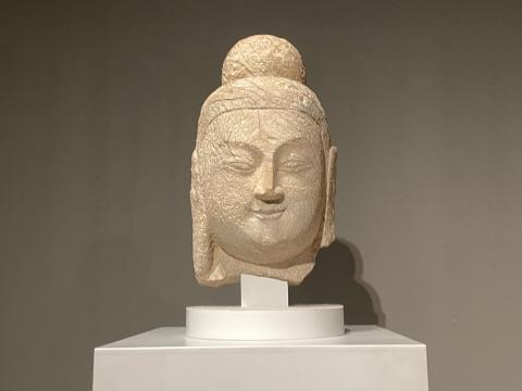 如来立像頭部