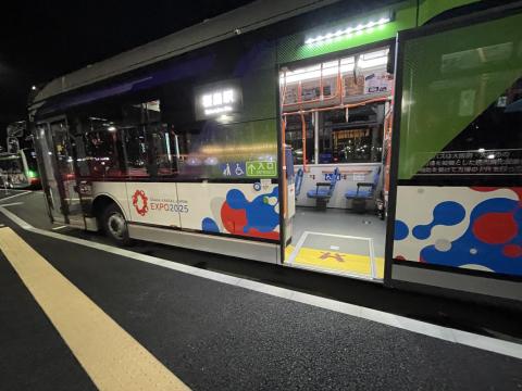 シャトルバス