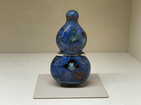 七宝花文鼻煙壷