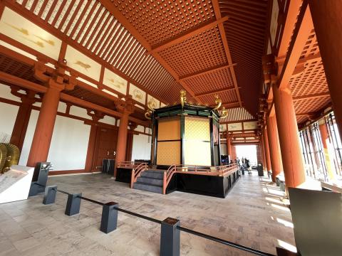 大極殿内部