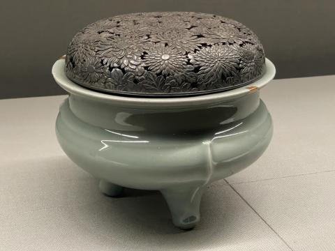 龍泉窯青磁袴腰香炉 
