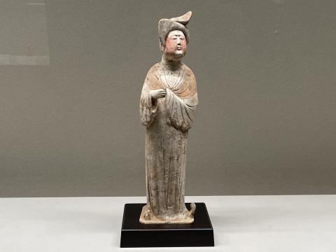 加彩侍女俑