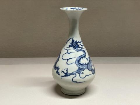 青花龍文瓶